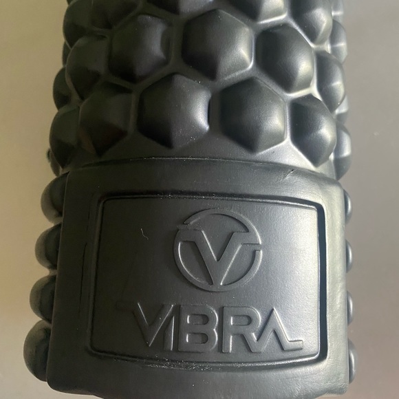 🎉 Host Pick~VIBRA Vibrating Foam Roller by Epitomie Fitness - Picture 8 of 12